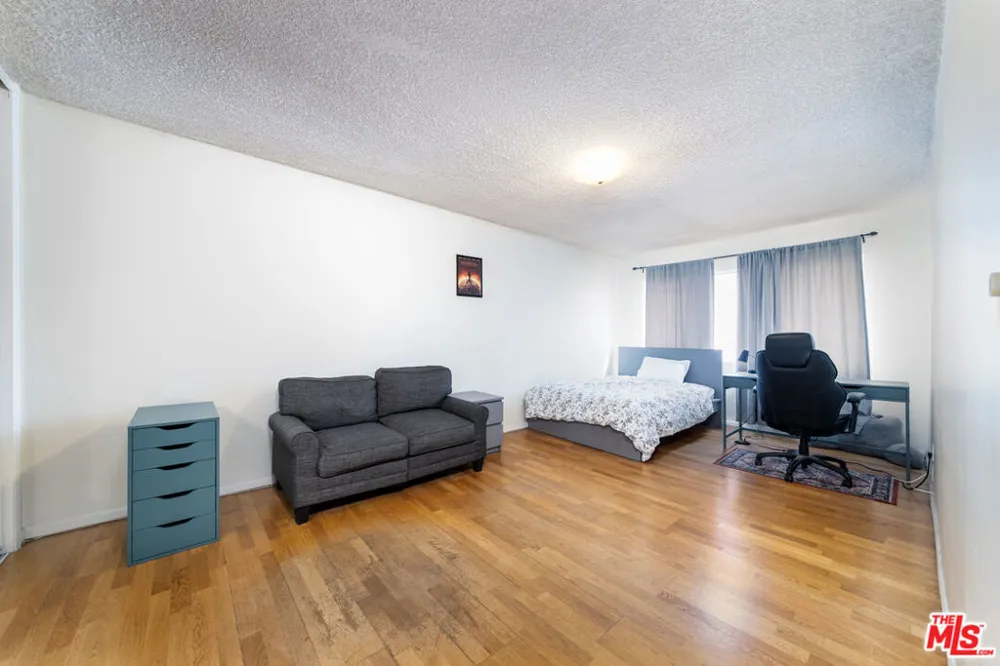 5232 Corteen Place #25 Valley Village, CA 91607