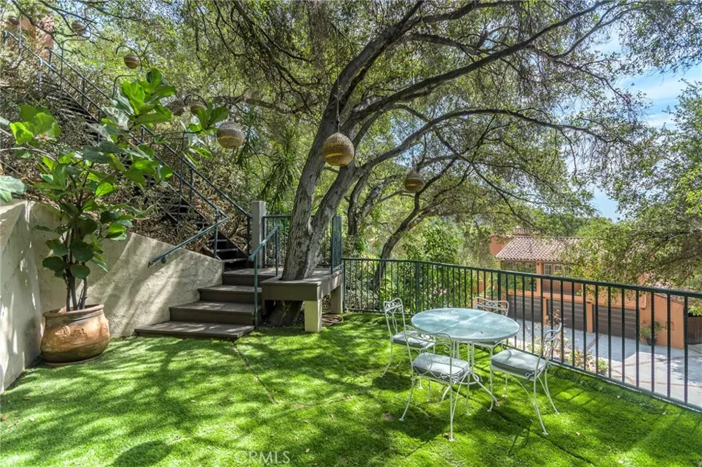2401 Cascadia Drive Glendale, CA 91206