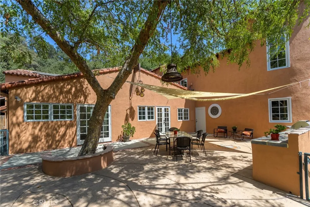 2401 Cascadia Drive Glendale, CA 91206