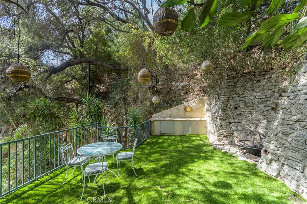 2401 Cascadia Drive Glendale, CA 91206