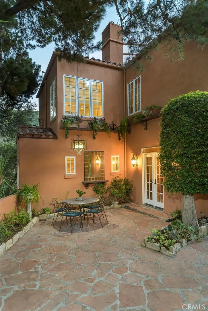 2401 Cascadia Drive Glendale, CA 91206