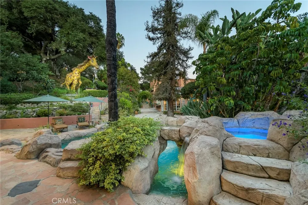 2401 Cascadia Drive Glendale, CA 91206