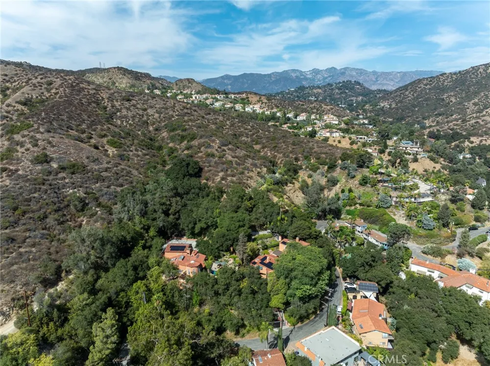 2401 Cascadia Drive Glendale, CA 91206