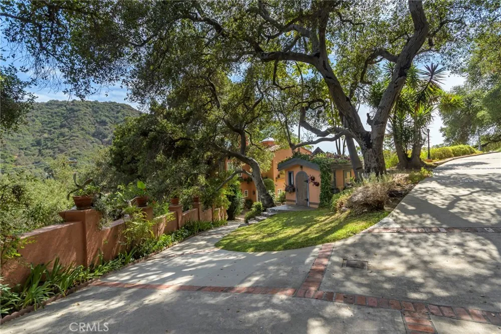 2401 Cascadia Drive Glendale, CA 91206