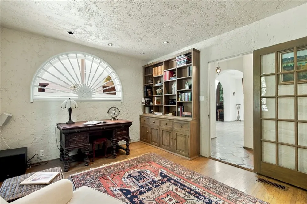 2401 Cascadia Drive Glendale, CA 91206