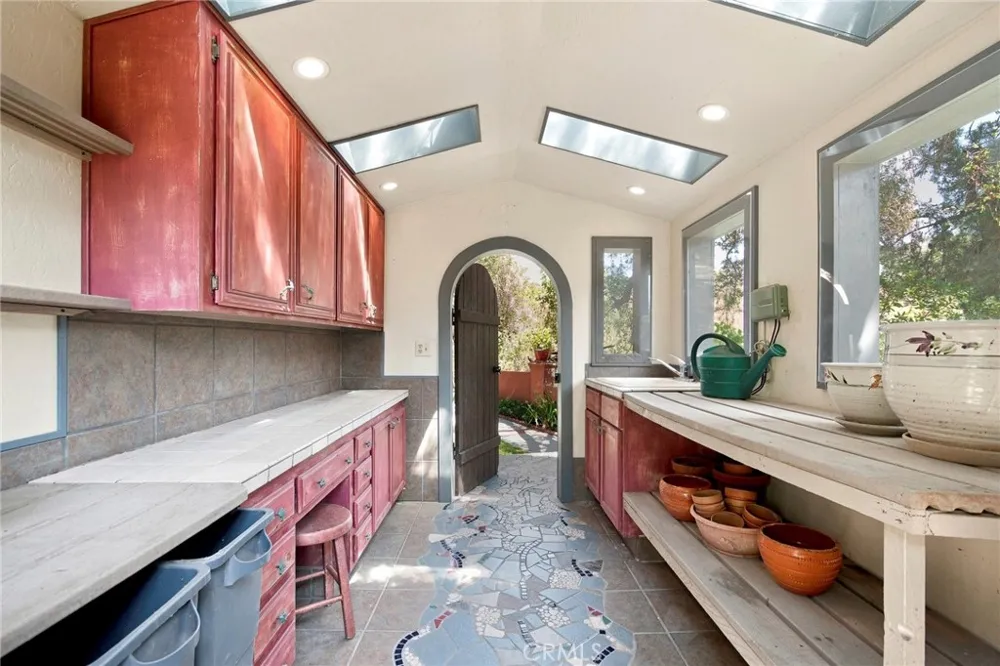 2401 Cascadia Drive Glendale, CA 91206