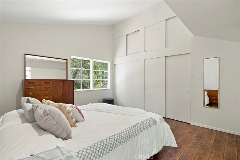 2401 Cascadia Drive Glendale, CA 91206