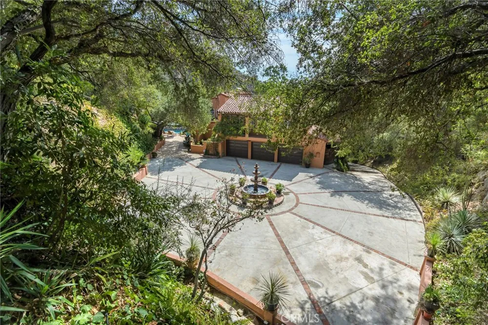 2401 Cascadia Drive Glendale, CA 91206