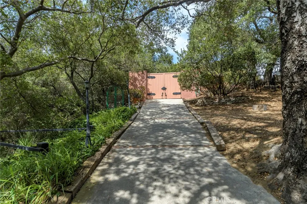 2401 Cascadia Drive Glendale, CA 91206