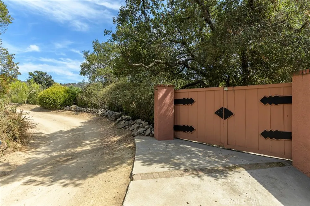 2401 Cascadia Drive Glendale, CA 91206