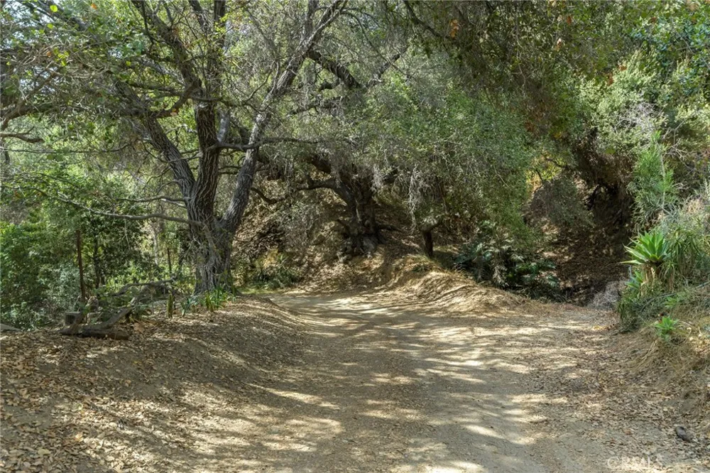 2401 Cascadia Drive Glendale, CA 91206