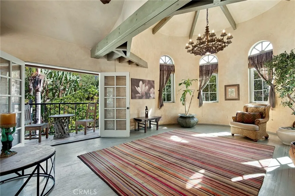 2401 Cascadia Drive Glendale, CA 91206