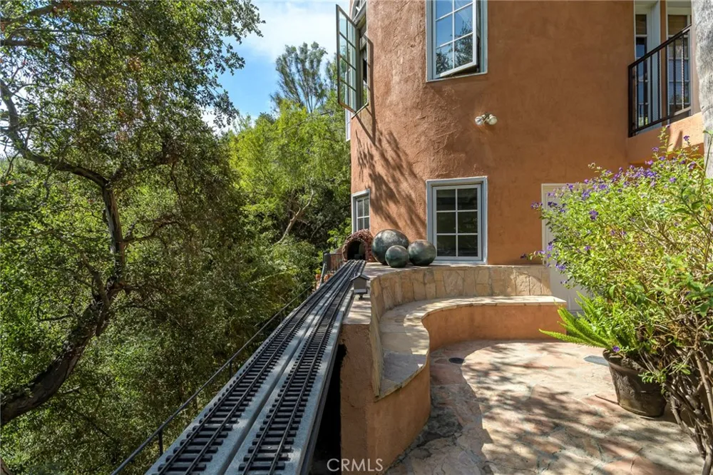 2401 Cascadia Drive Glendale, CA 91206