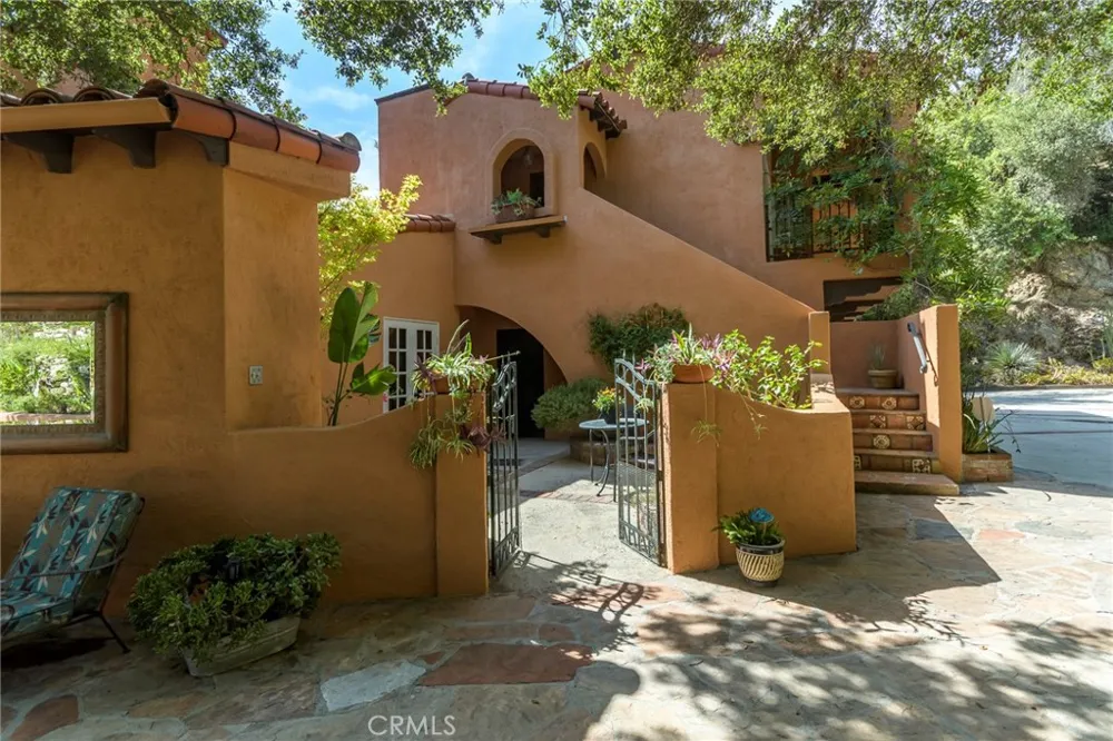 2401 Cascadia Drive Glendale, CA 91206