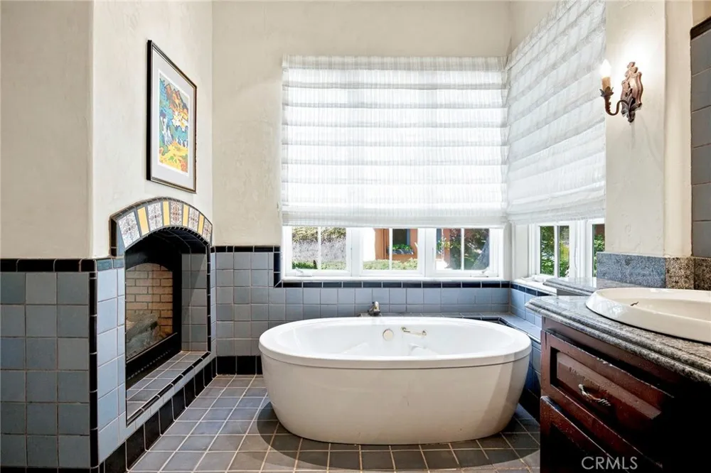 2401 Cascadia Drive Glendale, CA 91206