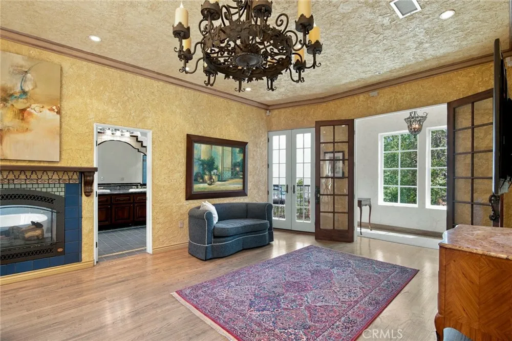 2401 Cascadia Drive Glendale, CA 91206