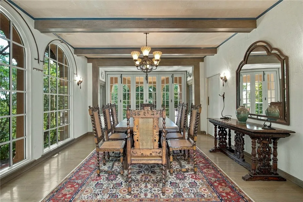 2401 Cascadia Drive Glendale, CA 91206