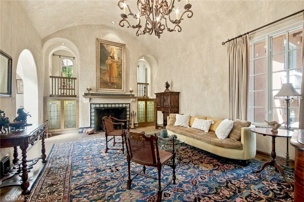 2401 Cascadia Drive Glendale, CA 91206