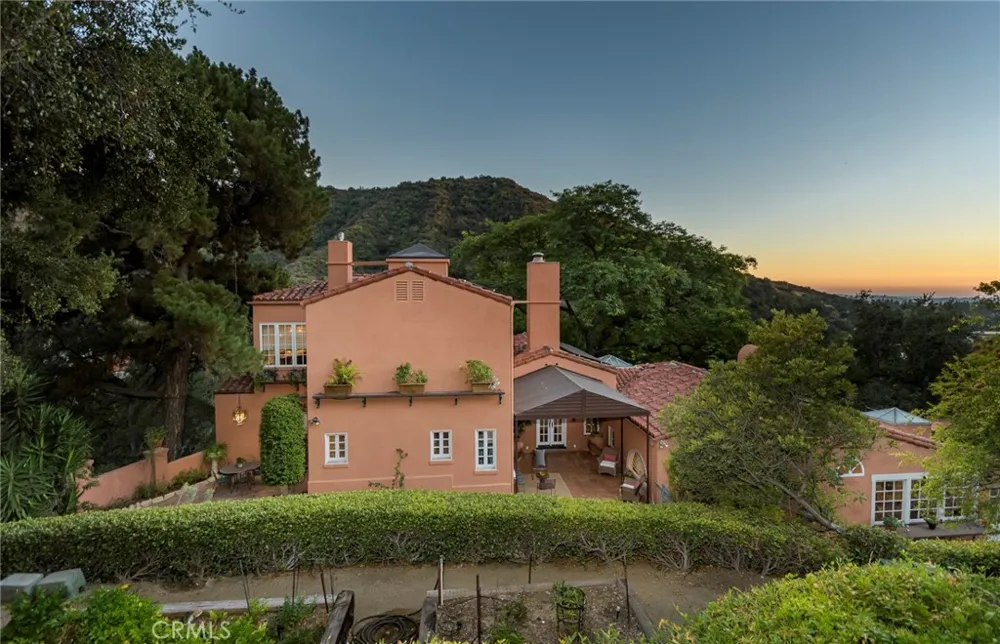 2401 Cascadia Drive Glendale, CA 91206