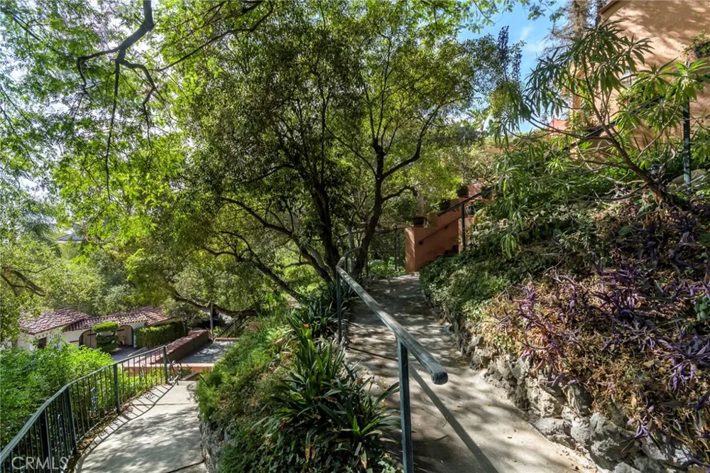 2401 Cascadia Drive Glendale, CA 91206