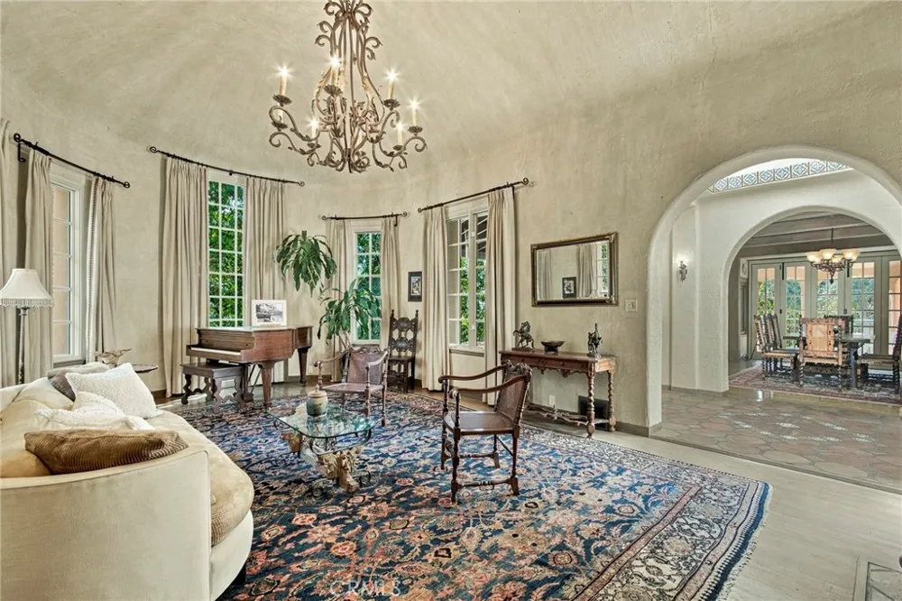2401 Cascadia Drive Glendale, CA 91206