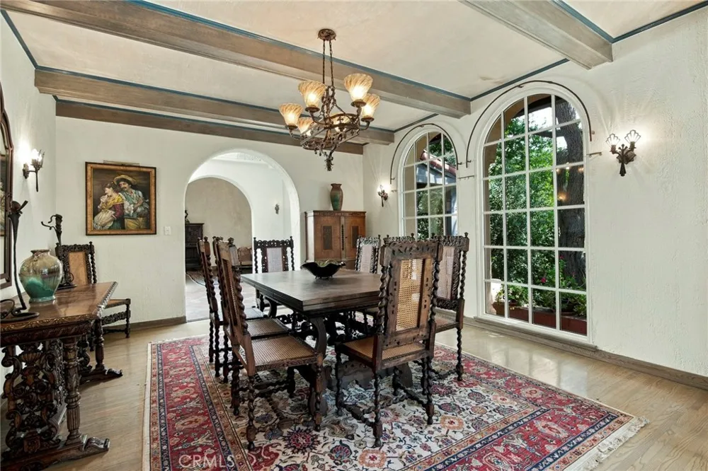2401 Cascadia Drive Glendale, CA 91206