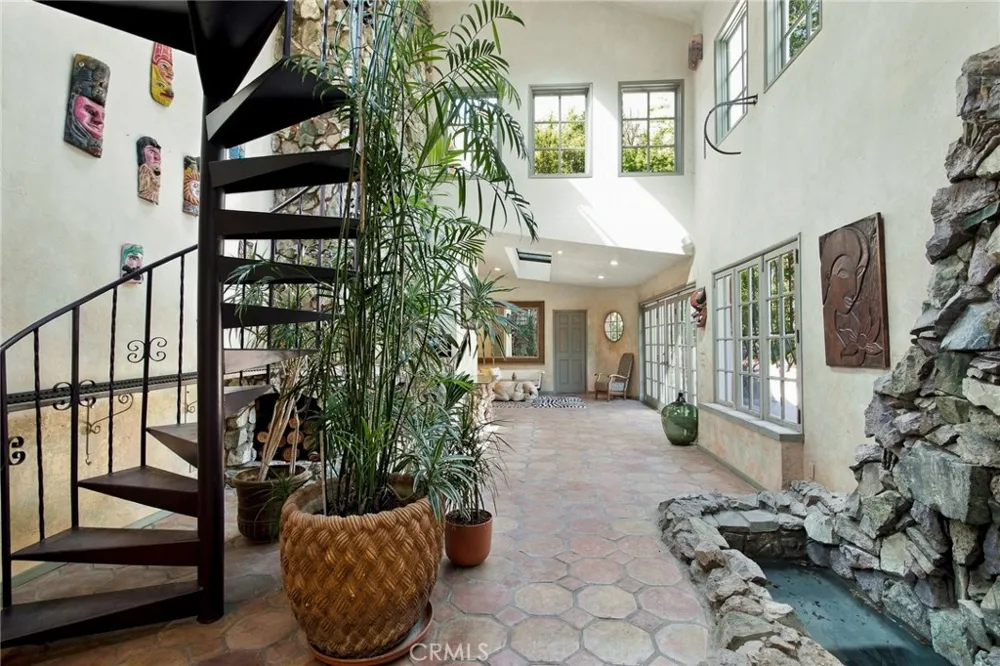 2401 Cascadia Drive Glendale, CA 91206