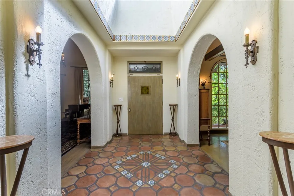 2401 Cascadia Drive Glendale, CA 91206