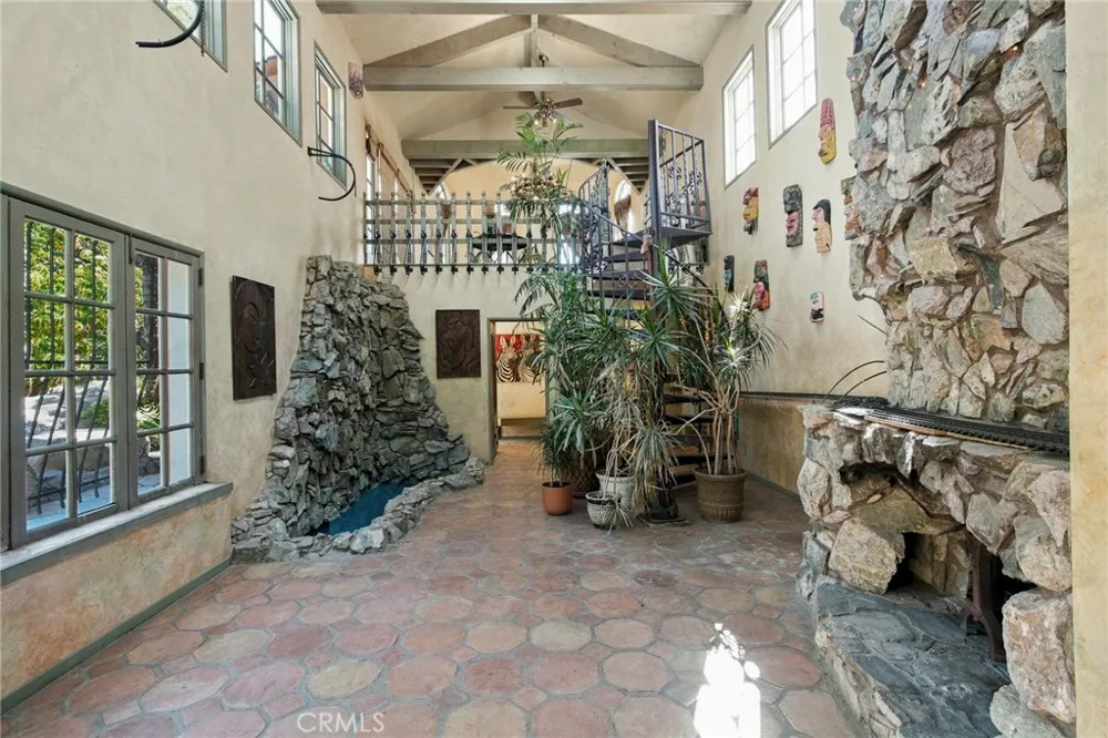 2401 Cascadia Drive Glendale, CA 91206
