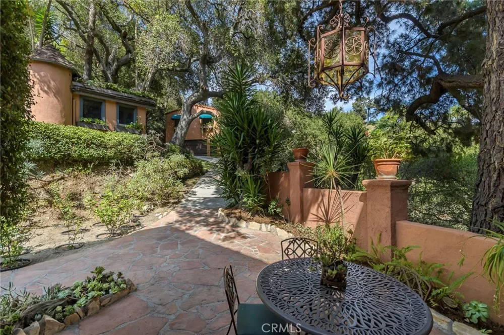 2401 Cascadia Drive Glendale, CA 91206
