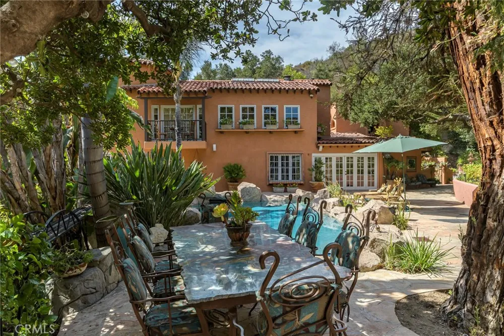 2401 Cascadia Drive Glendale, CA 91206