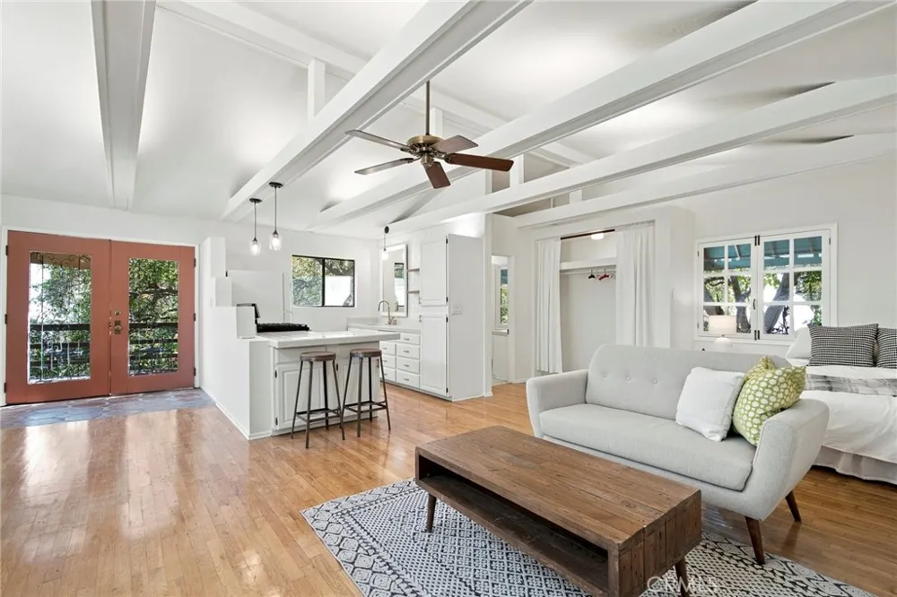 2401 Cascadia Drive Glendale, CA 91206
