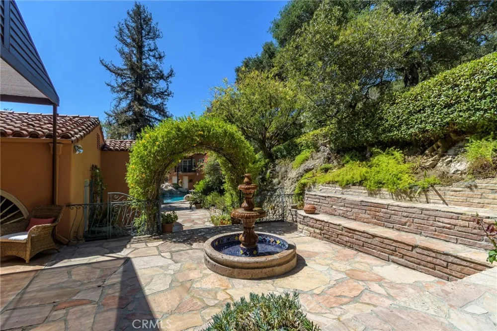2401 Cascadia Drive Glendale, CA 91206
