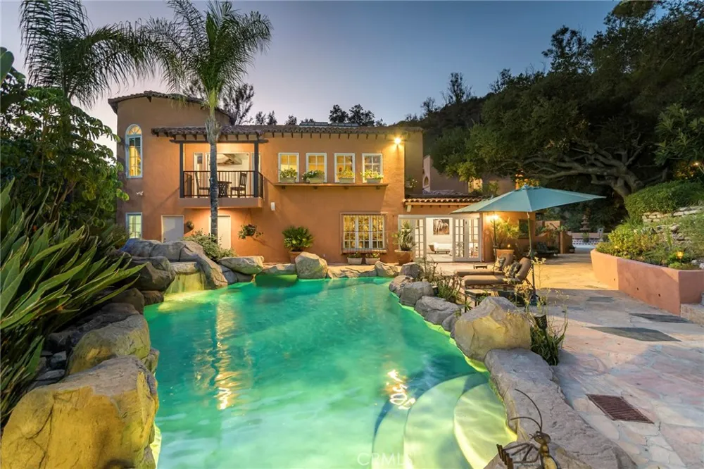 2401 Cascadia Drive Glendale, CA 91206