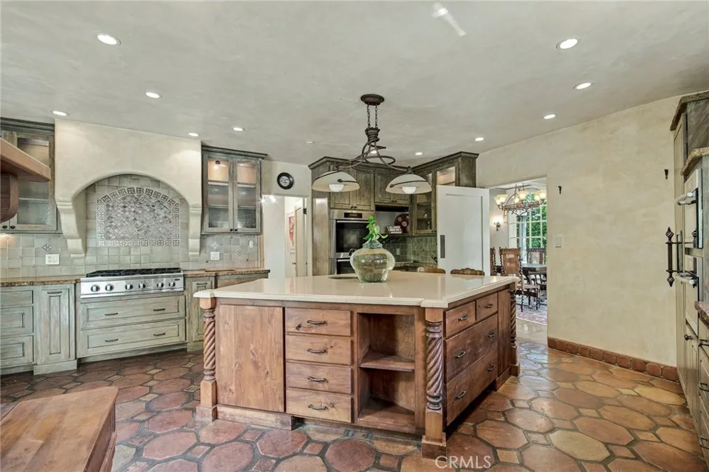 2401 Cascadia Drive Glendale, CA 91206