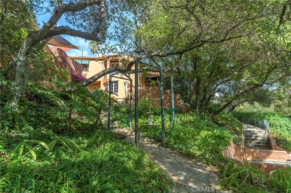 2401 Cascadia Drive Glendale, CA 91206