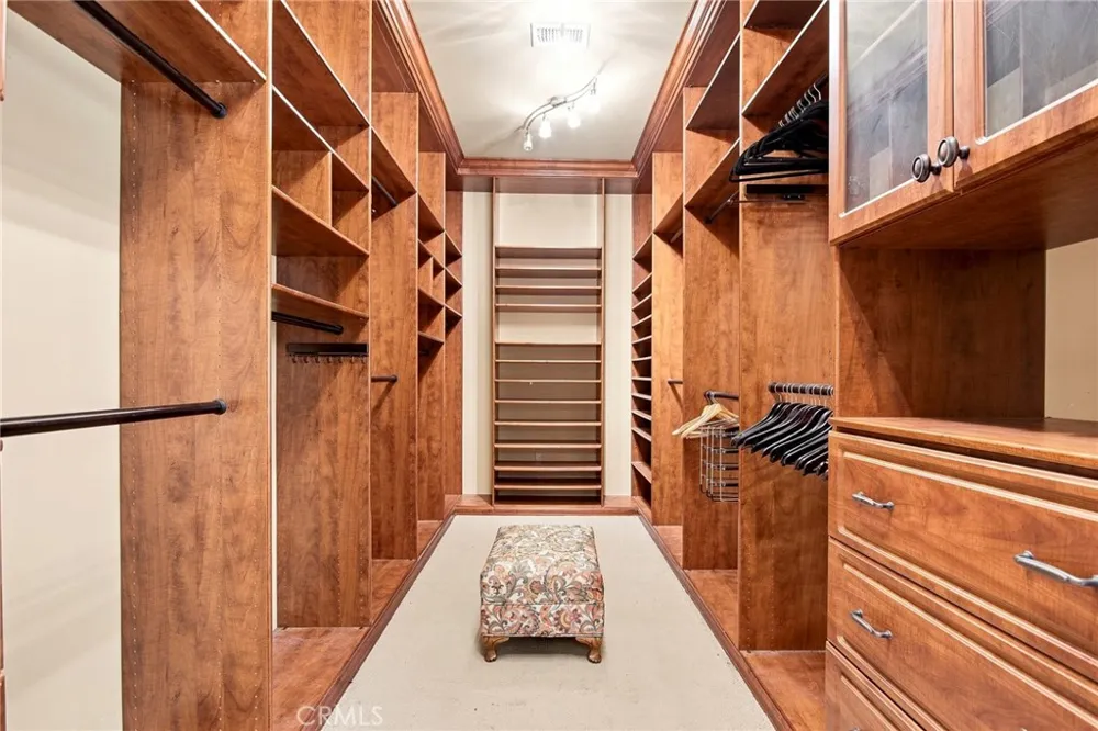 2401 Cascadia Drive Glendale, CA 91206