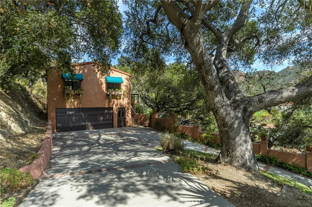 2401 Cascadia Drive Glendale, CA 91206