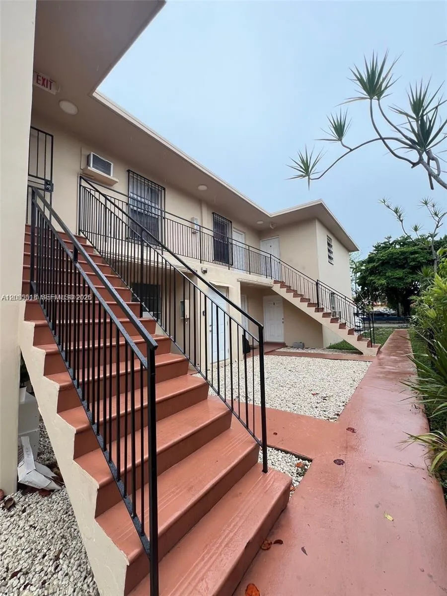 1619 NW 1st St #4 Miami, FL 33125