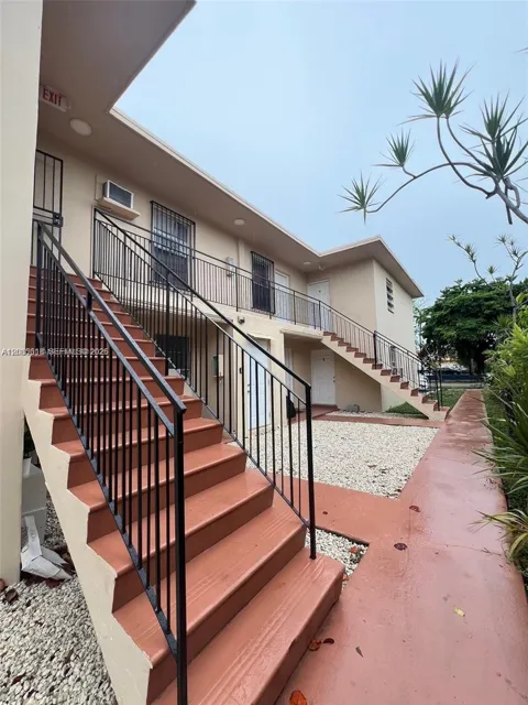 1619 NW 1st St #4
