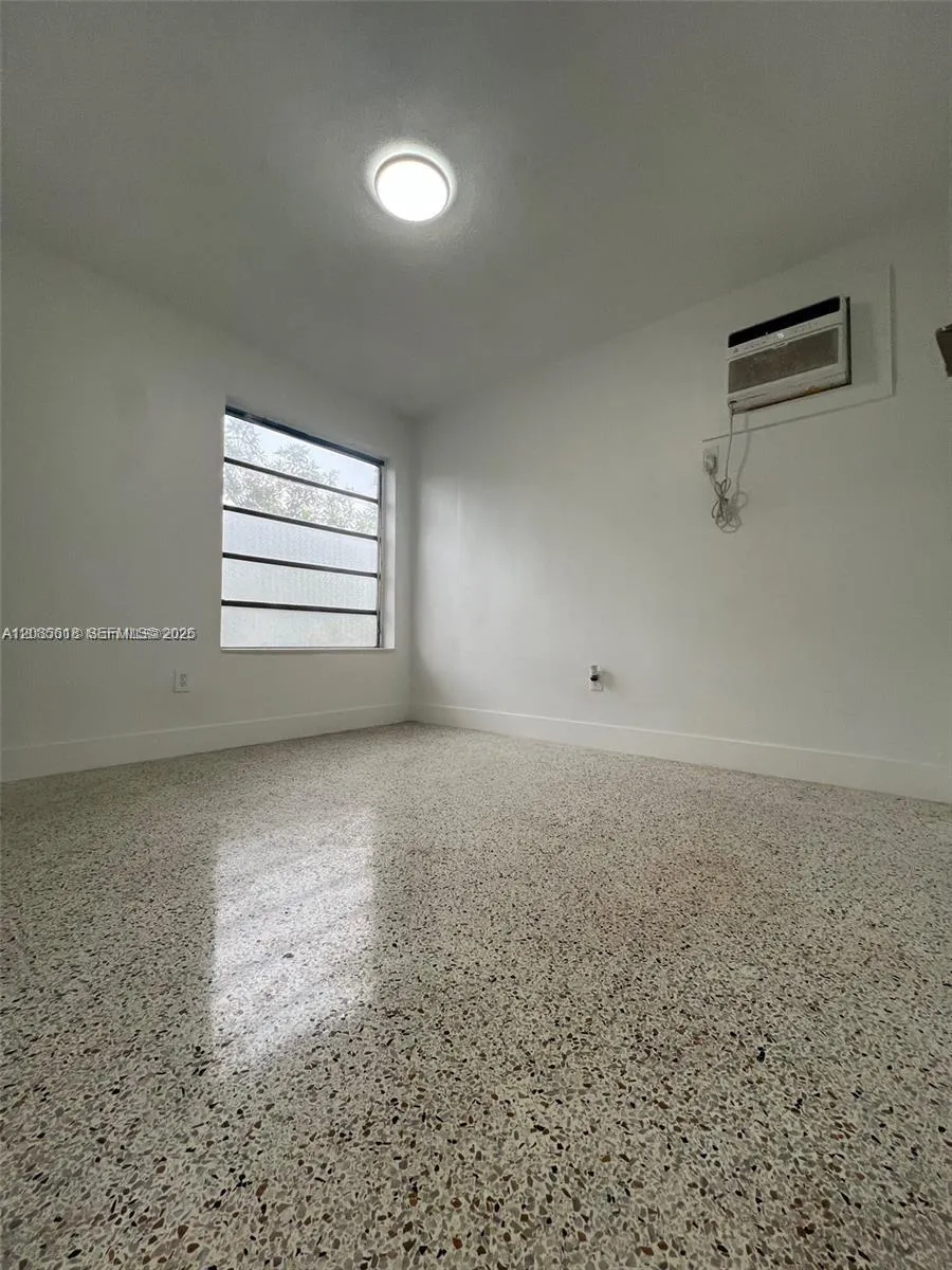 1619 NW 1st St #4 Miami, FL 33125