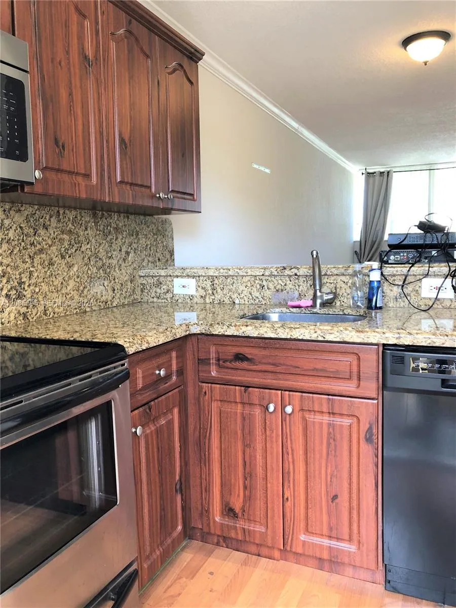 300 Madeira Ave #304 Coral Gables, FL 33134