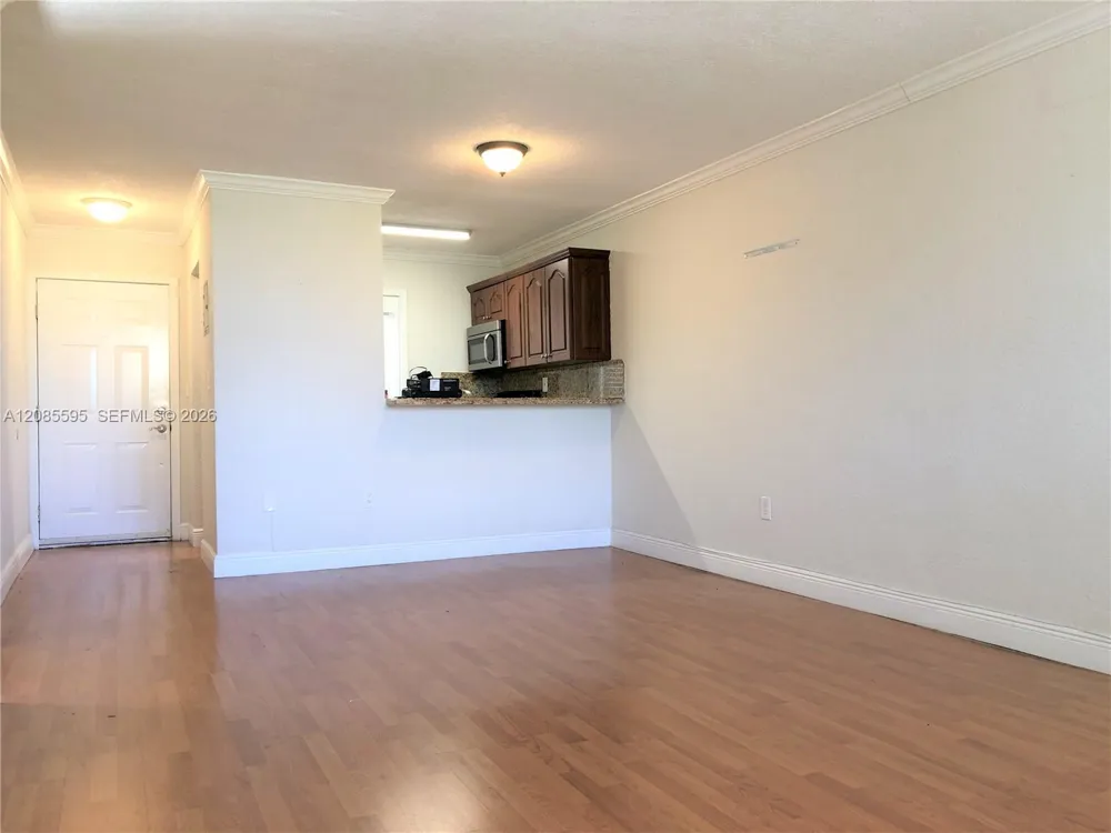 300 Madeira Ave #304 Coral Gables, FL 33134