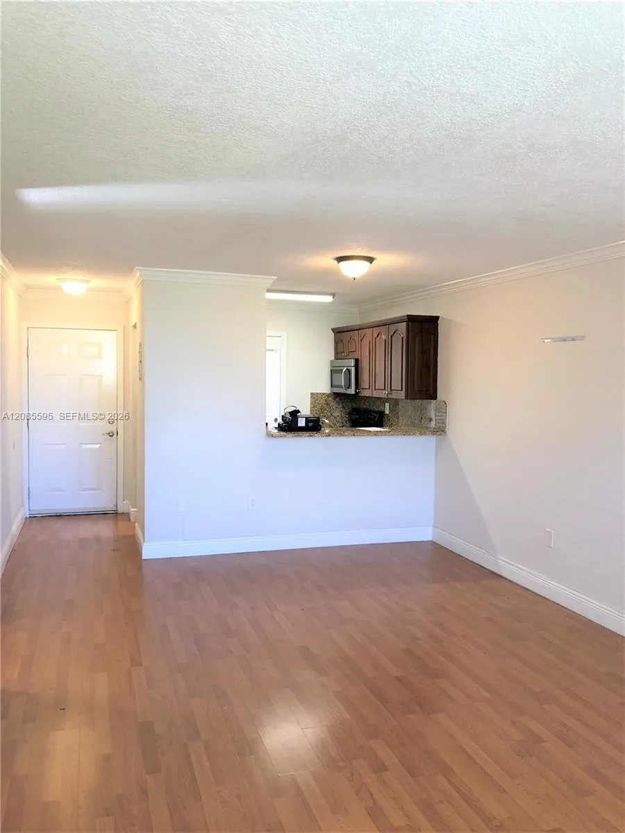300 Madeira Ave #304 Coral Gables, FL 33134
