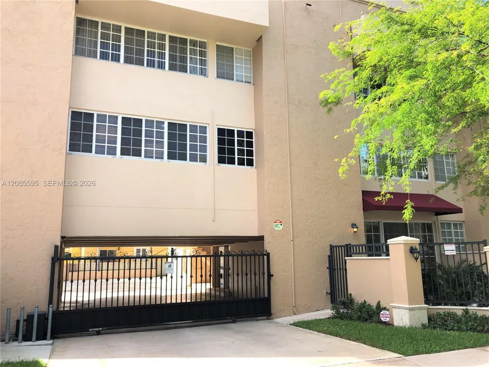 300 Madeira Ave #304 Coral Gables, FL 33134