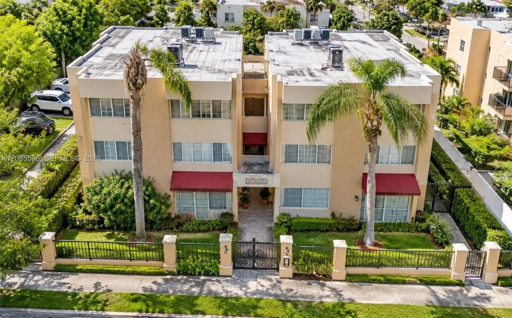 300 Madeira Ave #304 Coral Gables, FL 33134