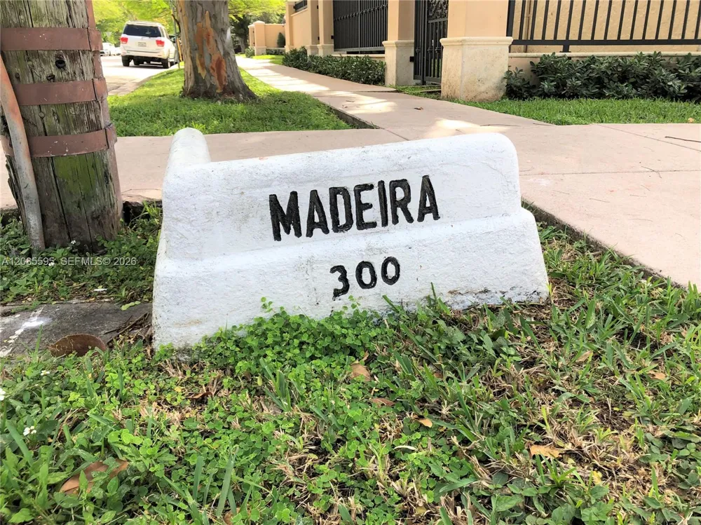 300 Madeira Ave #304 Coral Gables, FL 33134