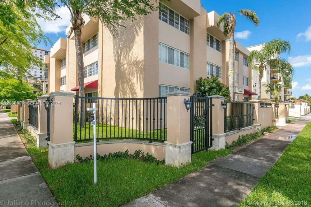 300 Madeira Ave #304 Coral Gables, FL 33134