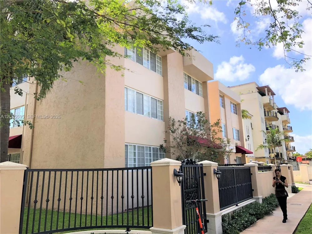 300 Madeira Ave #304 Coral Gables, FL 33134