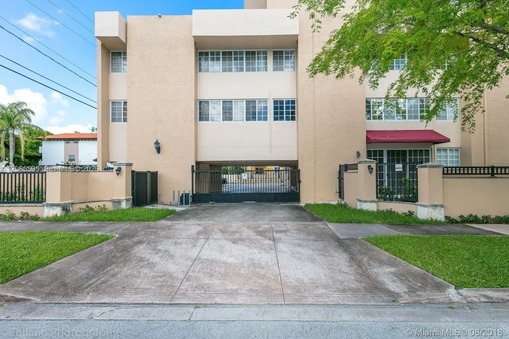 300 Madeira Ave #304 Coral Gables, FL 33134